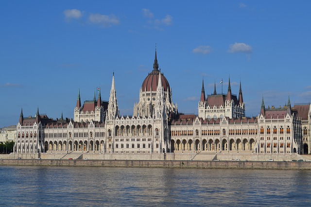 Maďarský parlament v Budapešti.jpg